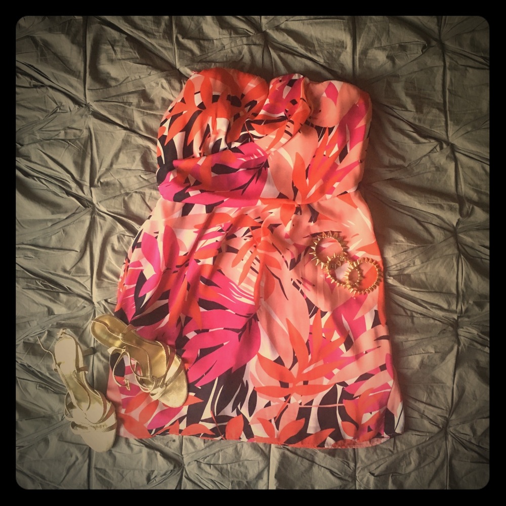 Bright and chic strapless dress!